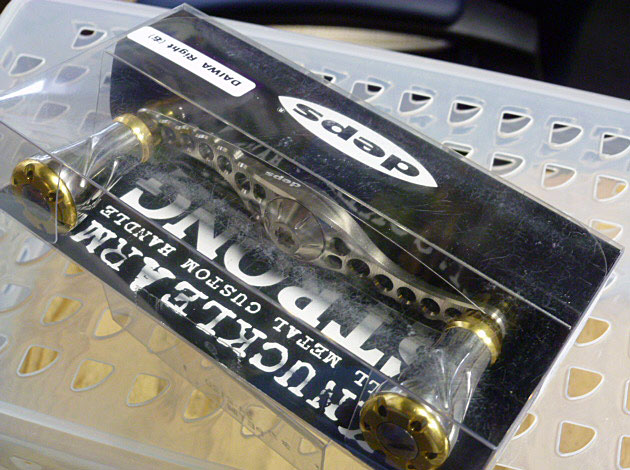 KNUCKLEARM STRONG DAIWA Right Silver/Gold