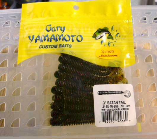 SATAN TAIL 3inch #208 WATER MELON / BLACK & SMALL RED FLAKE SATAN TAIL 3inch #208 WATER MELON / BLACK & SMALL RED FLAKE