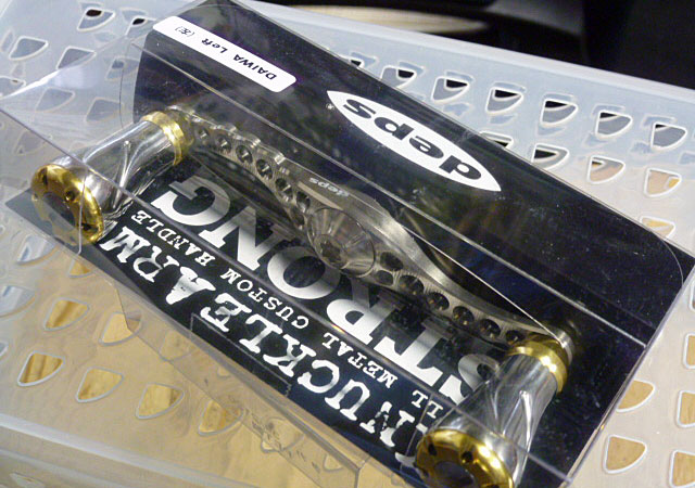 KNUCKLEARM STRONG DAIWA Left Silver/Gold
