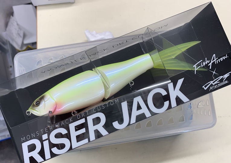 Fish Arrow x DRT Riser Jack Queen