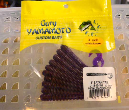SATAN TAIL 3inch #198 BROWN GRAPE / BLACK FLAKE SATAN TAIL 3inch #198 BROWN GRAPE / BLACK FLAKE