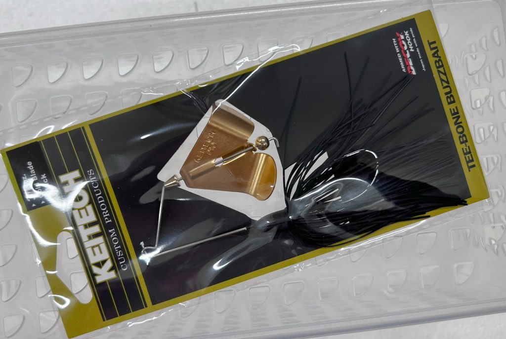 TEE-BONE Buzzbait 3/8oz Black/Gold Blade